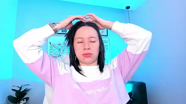 Annie Petters online show from December 1, 11:59 am