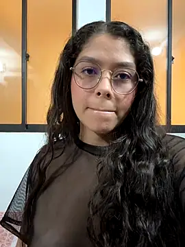 hannah  pavan online show from December 1, 5:51 pm