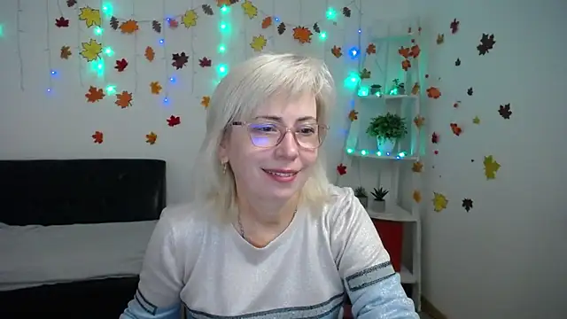 LaurenWishy online show from November 30, 6:06 am