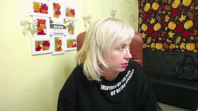 LaurenWishy online show from December 1, 12:10 pm