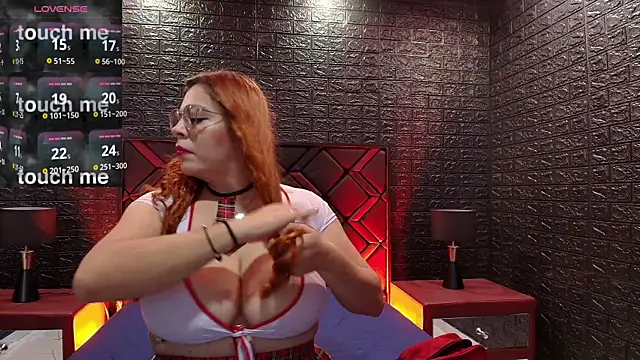 Paris Luxx online show from November 24, 7:24 pm