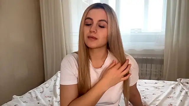 LuciaShadwell online show from November 21, 4:44 am