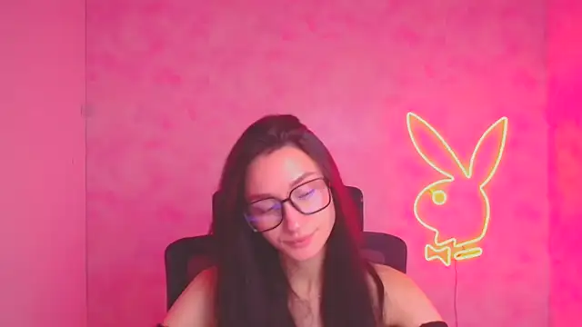 Snapshot of Stella_XO chatting on November 22, 6:23 am Stella XO online show from November 22, 6:23 am