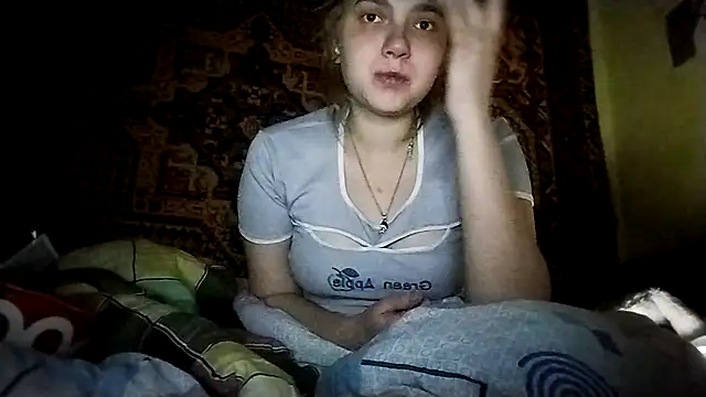 Snapshot of KikiBang chatting on December 3, 8:07 pm KikiBang online show from December 3, 8:07 pm