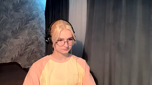 Snapshot of Cindi_Jacobs chatting on November 21, 4:49 pm Cindi Jacobs online show from November 21, 4:49 pm