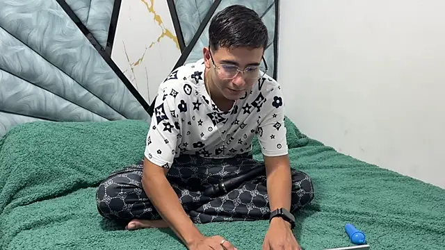 Snapshot of DereckxSophia chatting on December 15, 3:22 am DereckxSophia online show from December 15, 3:22 am