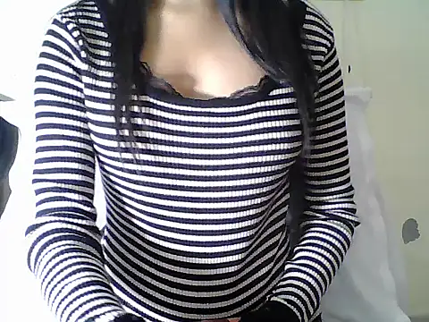 Snapshot of Bold_girl23 chatting on December 17, 5:46 am Bold girl23 online show from December 17, 5:46 am