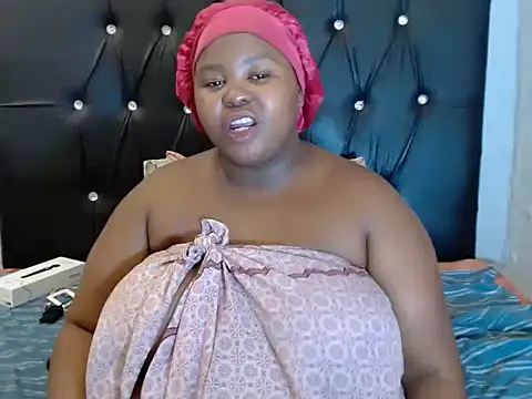 SexyBubblies96 online show from November 28, 11:07 pm