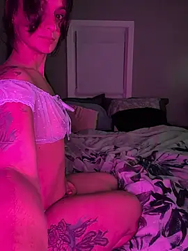 Snapshot of LexiLuxi chatting on November 27, 4:14 am LexiLuxi online show from November 27, 4:14 am