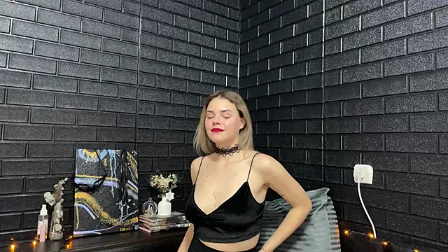 X RisingStar X online show from December 3, 6:17 pm