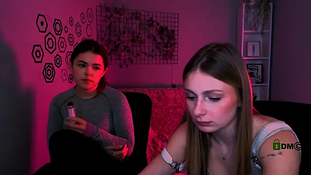 Snapshot of maddycats chatting on November 30, 2:43 pm maddycats online show from November 30, 2:43 pm