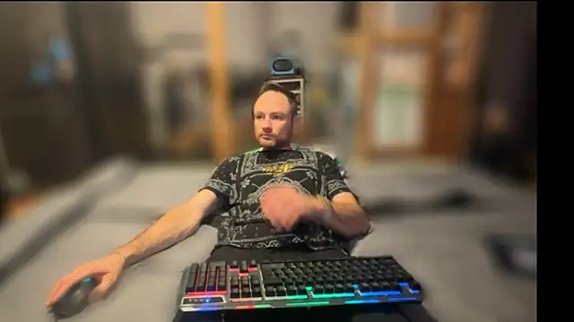 famous1tad online show from December 19, 2:51 am