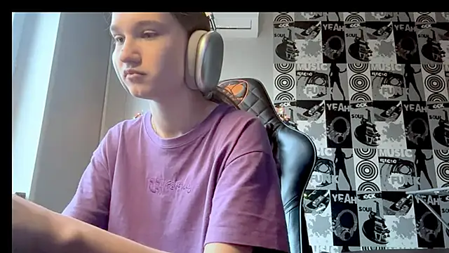 Snapshot of helgicuteness chatting on December 14, 7:25 am helgicuteness online show from December 14, 7:25 am