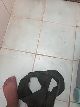 Snapshot of cumm_boyyy chatting on December 14, 7:25 am cumm boyyy online show from December 14, 7:25 am