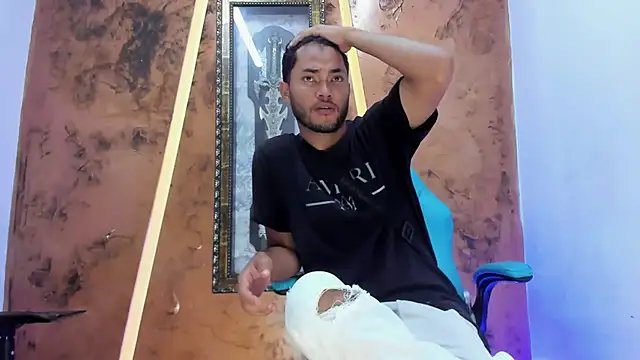 hot guy sweet online show from November 23, 7:35 pm