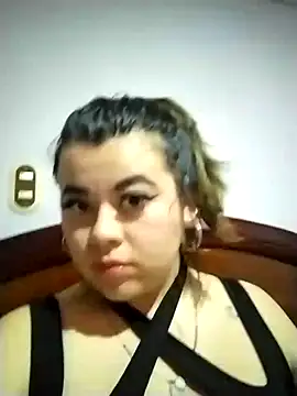 Snapshot of Reynpau19 chatting on December 4, 8:45 am Reynpau19 online show from December 4, 8:45 am