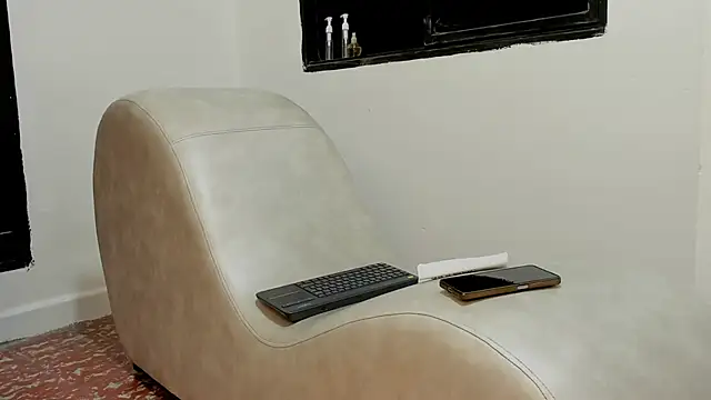 HoneyLovers OS online show from December 2, 1:28 pm