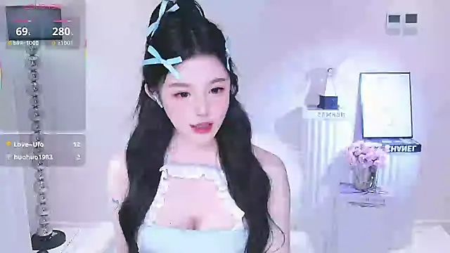 Snapshot of Persephone_2025 chatting on December 15, 2:43 pm Persephone 2025 online show from December 15, 2:43 pm