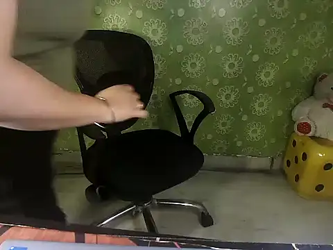 01Monika online show from December 2, 5:13 am