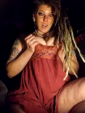 Snapshot of Horny_hippie chatting on March 3, 12:04 am Horny hippie online show from March 3, 12:04 am