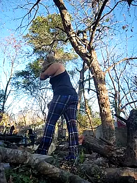 Snapshot of Horny_hippie chatting on November 27, 8:33 pm Horny hippie online show from November 27, 8:33 pm