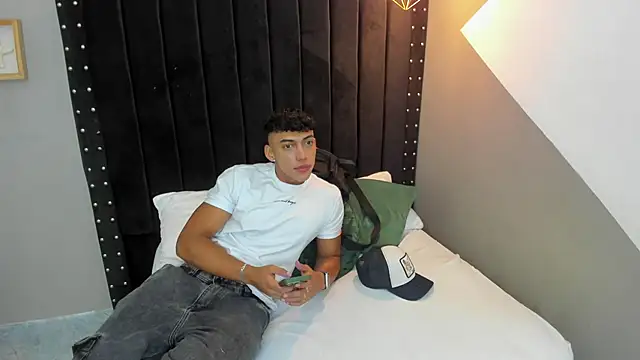 Bryan robayo5 online show from November 30, 12:09 pm