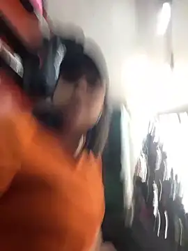 Snapshot of Laurabuu_ chatting on November 26, 7:04 pm Laurabuu online show from November 26, 7:04 pm