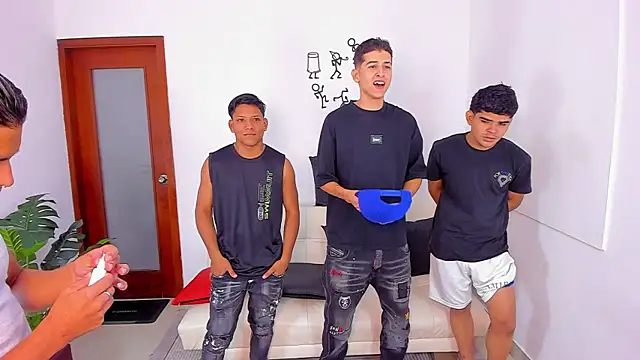 Snapshot of Crazy_porkys chatting on November 29, 7:28 pm Crazy porkys online show from November 29, 7:28 pm