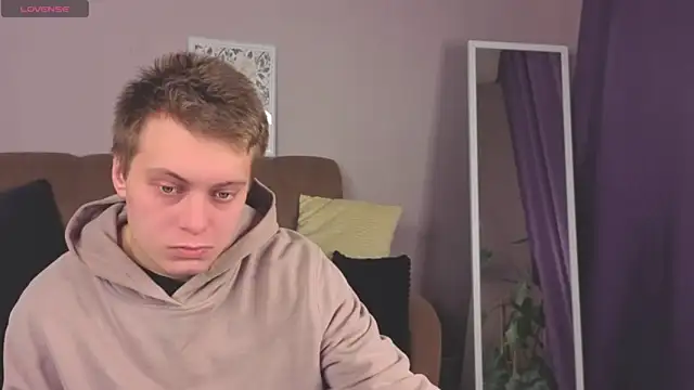 Snapshot of ZheRealKrugi chatting on December 14, 11:26 am ZheRealKrugi online show from December 14, 11:26 am