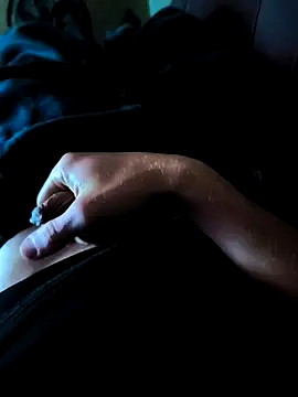 Snapshot of daniellDT chatting on December 18, 1:00 am daniellDT online show from December 18, 1:00 am