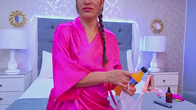 KeylaTompson online show from December 2, 7:20 pm