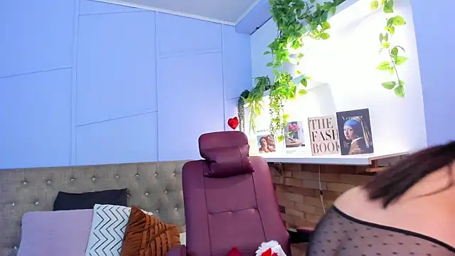 lourenfox online show from December 17, 12:00 pm