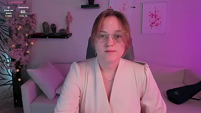 Snapshot of Rada_Reiss chatting on November 30, 3:38 pm Rada Reiss online show from November 30, 3:38 pm