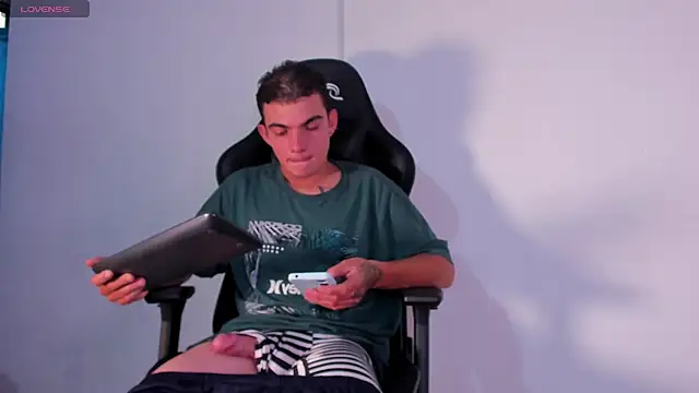 m0ntana777 online show from December 2, 12:10 pm