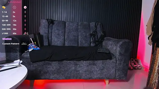 Snapshot of MissPantyhose_ chatting on December 16, 7:08 pm MissPantyhose online show from December 16, 7:08 pm