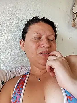 Snapshot of Kattiaa_bk1 chatting on December 17, 6:58 pm Kattiaa bk1 online show from December 17, 6:58 pm