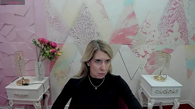 Juicy wel1 online show from December 1, 11:15 am