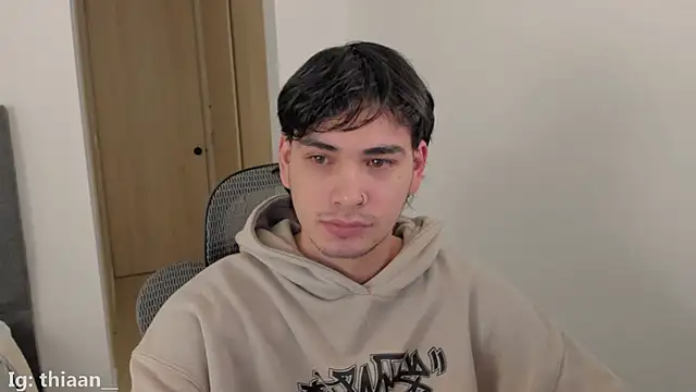 Snapshot of thiaann chatting on November 28, 10:29 am thiaann online show from November 28, 10:29 am