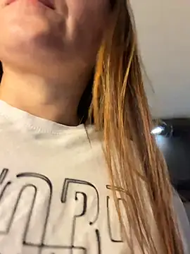 Snapshot of RosaliaVicky chatting on December 14, 6:08 am RosaliaVicky online show from December 14, 6:08 am