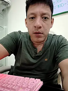 Snapshot of KairoStormX chatting on December 18, 2:28 am KairoStormX online show from December 18, 2:28 am