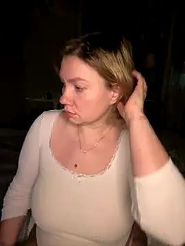 Lola kiss me online show from December 1, 9:20 pm