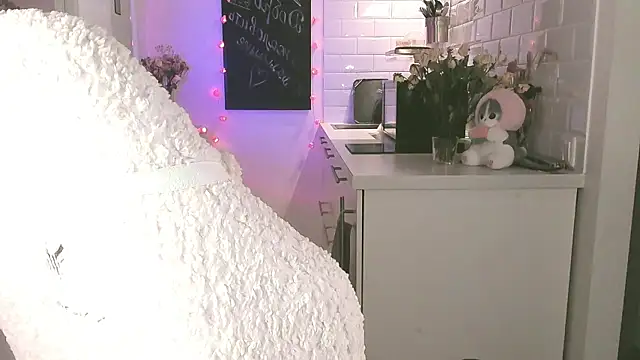 MePretty online show from March 3, 8:54 pm