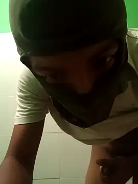 Snapshot of Hot_Student00 chatting on December 17, 7:03 am Hot Student00 online show from December 17, 7:03 am