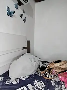 Emely kis  online show from December 4, 3:32 pm