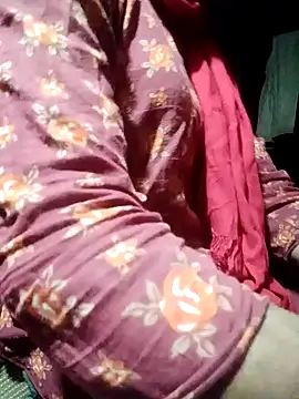 Snapshot of qeen3321 chatting on December 1, 2:55 pm qeen3321 online show from December 1, 2:55 pm