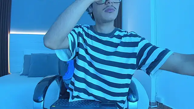 Antonio rowan online show from December 3, 1:31 pm