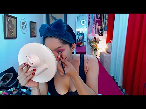 Snapshot of UrScreenGoddess chatting on December 14, 11:09 pm UrScreenGoddess online show from December 14, 11:09 pm