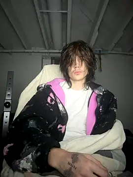 Snapshot of DkAuxier1 chatting on December 2, 11:23 pm DkAuxier1 online show from December 2, 11:23 pm