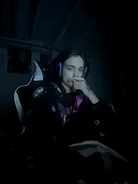 Snapshot of DkAuxier1 chatting on December 14, 12:38 am DkAuxier1 online show from December 14, 12:38 am