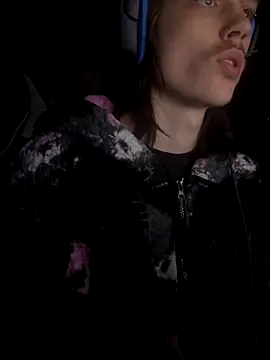 Snapshot of DkAuxier1 chatting on December 15, 1:43 am DkAuxier1 online show from December 15, 1:43 am